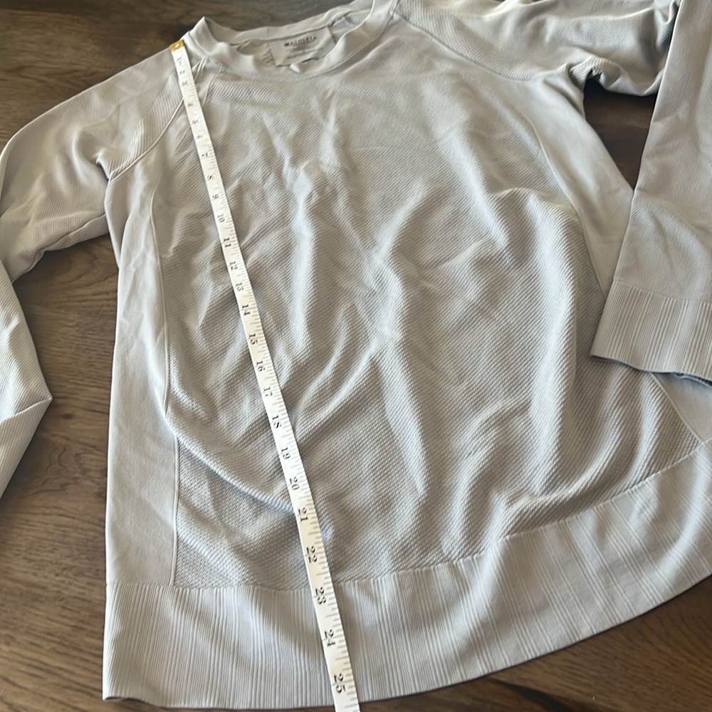 ATHLETA Women's Trophy Long Sleeve Top Lt Grey Laser Cut Back Large - Picture 3 of 7